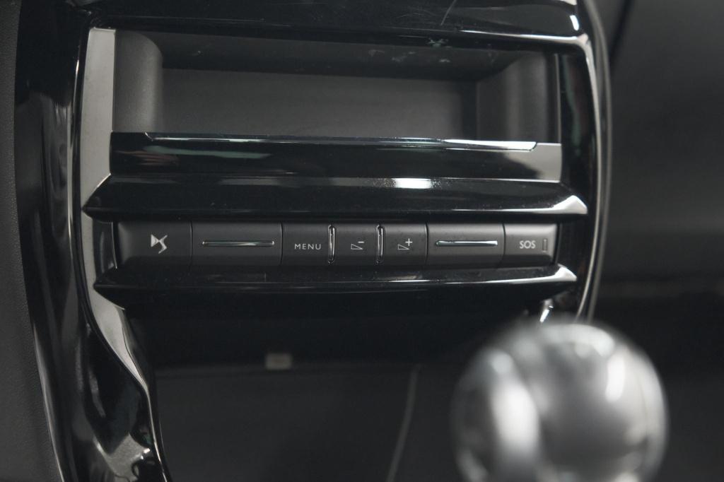 Ds Ds 3 puretech 110 so chic | camera | navigatie | parkeersensoren | clima