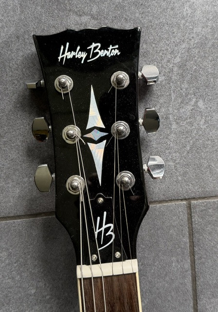 Nieuw is deze lookalike 335 van Harley Benton