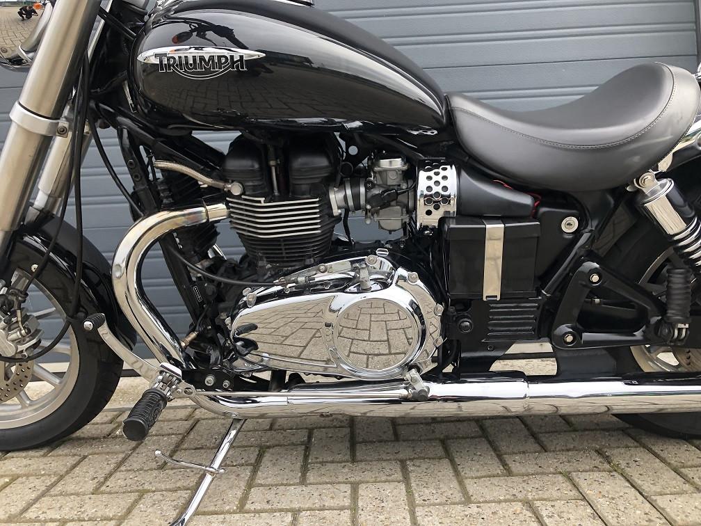 Triumph Bonnenville America uit 2008 met 27 dkm, lederen koffers etc €4250