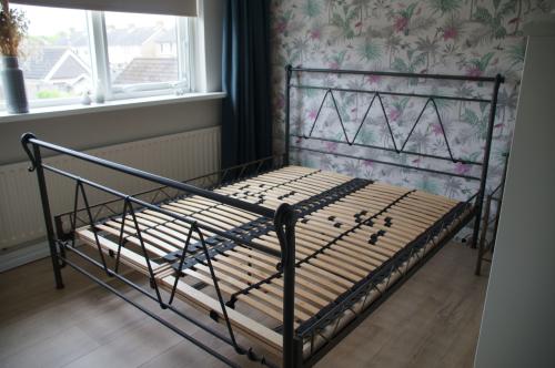 Te Koop: 2 persoons stalen ledikant