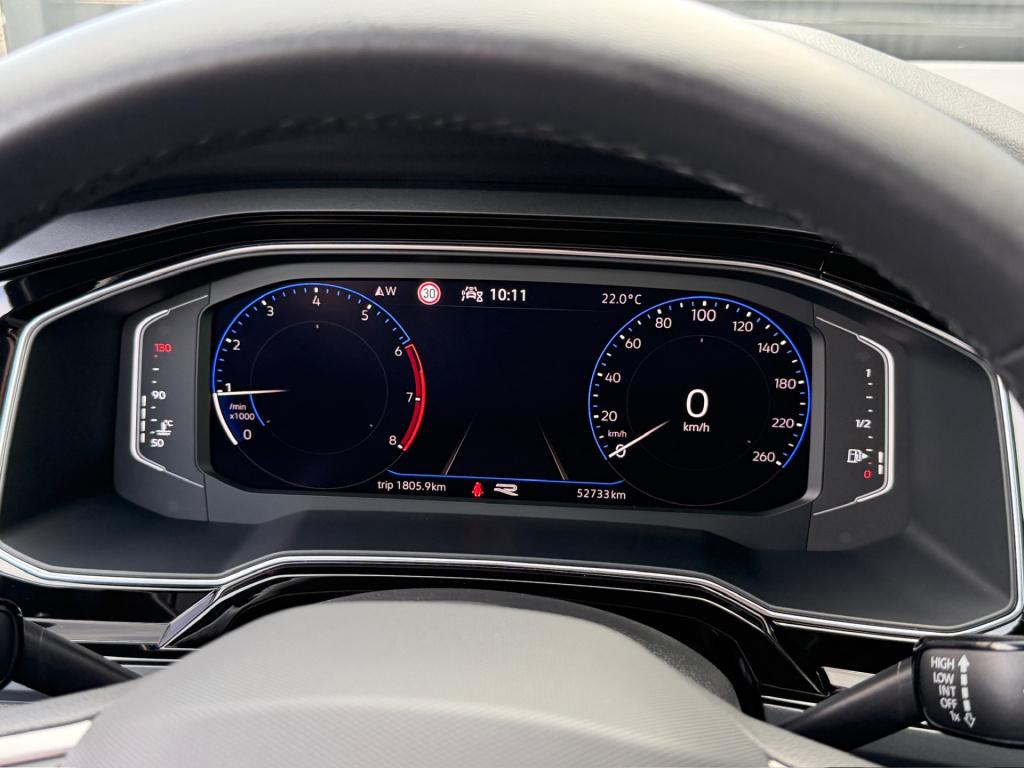 Volkswagen Polo 1.0 tsi r-line | iq light | carplay | camera | climate | st