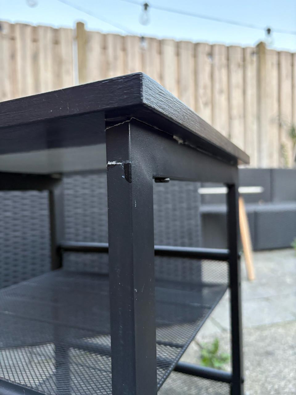 Twee zwarte nachtkastjes