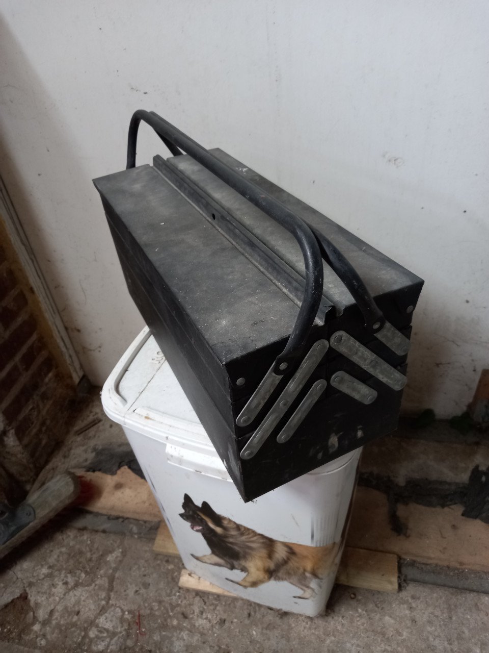 Garageverkoop opbergdoos,, schuurbanden, vensterbanksteentjes