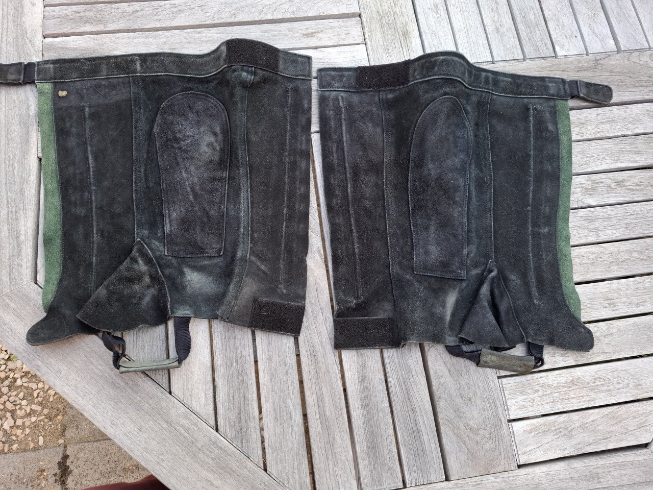 Chaps donkerblauw & een setje zwart met groen.