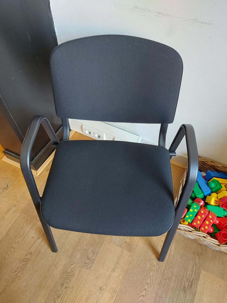 GRATIS af te halen. 22 kantoor vergader conferentie stoelen.