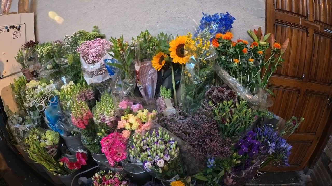 Winkelruimte te huur in de Cuyperskerk. (Markt 4 Sas van Gent)