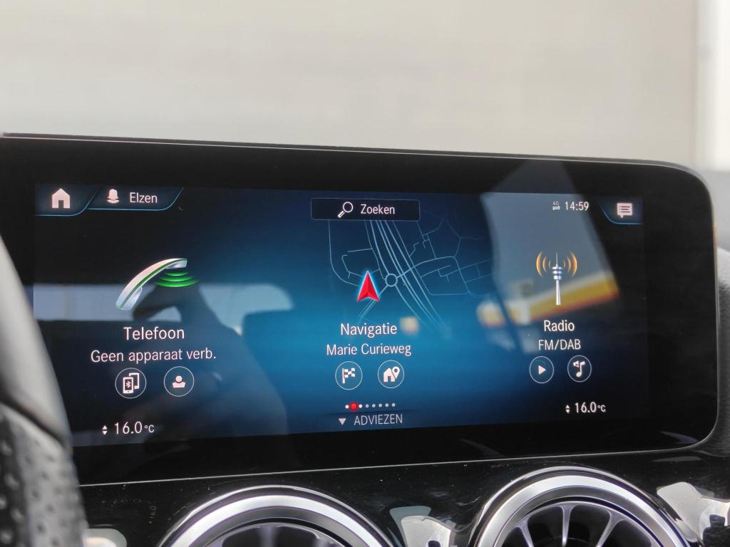 Mercedes-Benz Gla-klasse 180 amg line trekhaak/amg/clima/camera