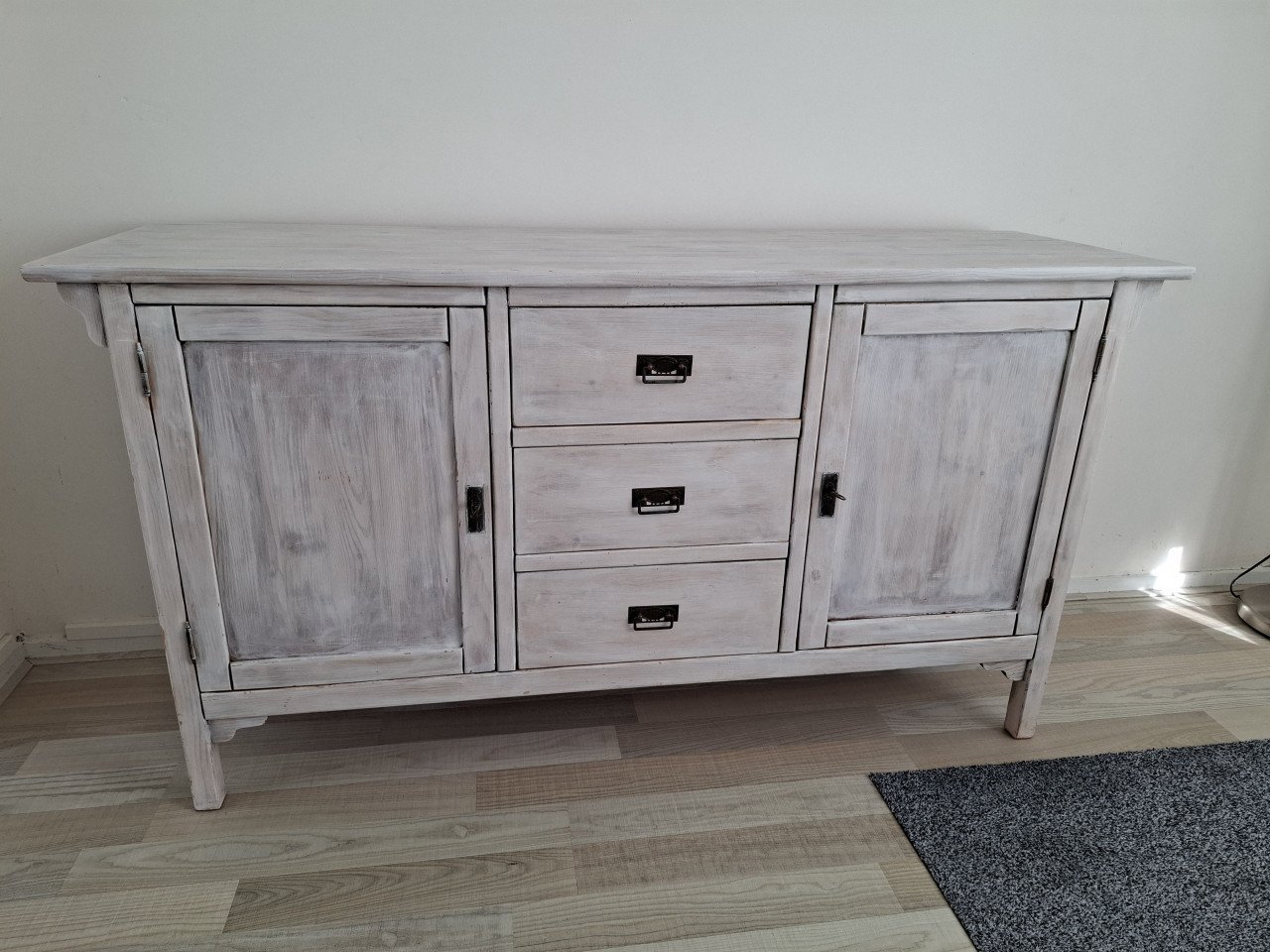 Whitewash dressoir