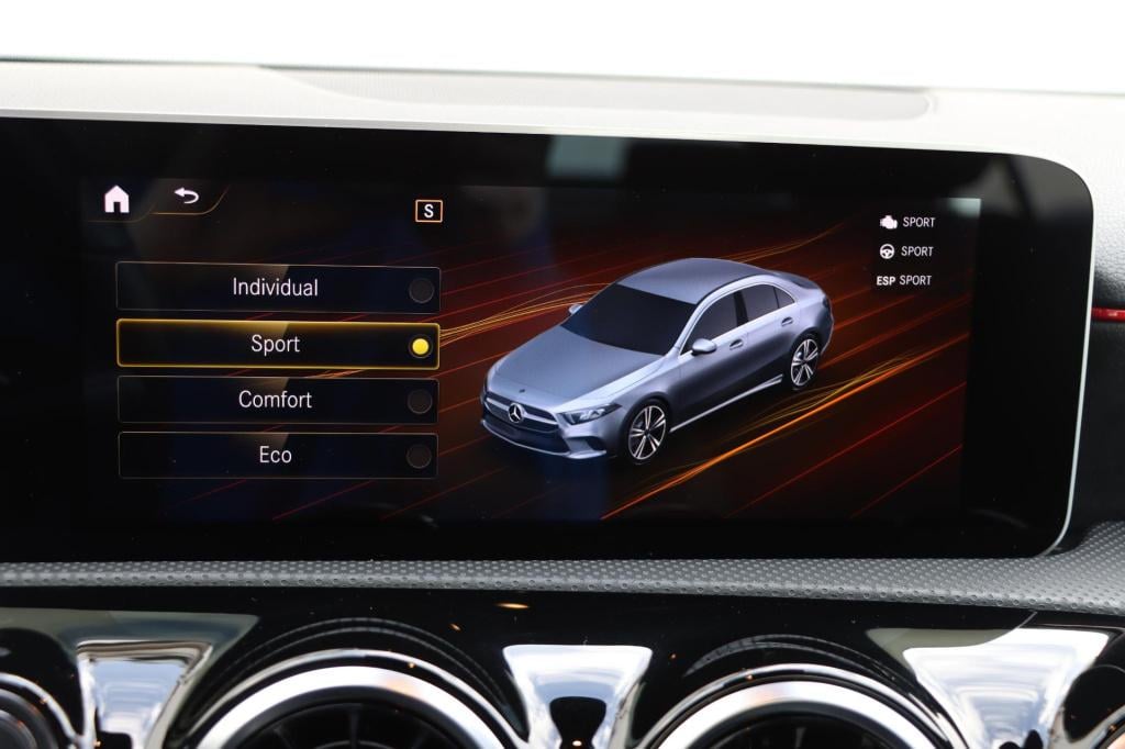Mercedes-Benz A-Klasse 180 business solution amg 136pk automaat