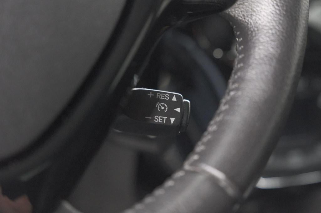 Peugeot 108 1.0 e-vti allure | camera | climate control | apple carplay | 1