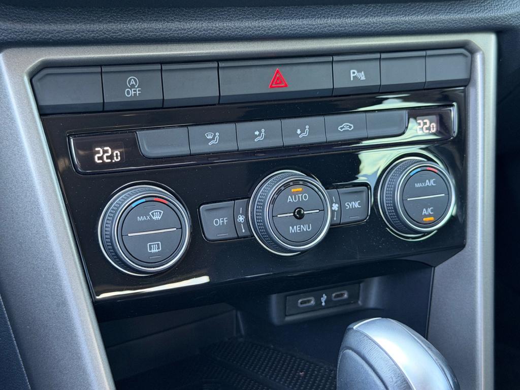 Volkswagen T-roc 1.5 tsi 150pk dsg style | camera | trekhaak | navi | carpl