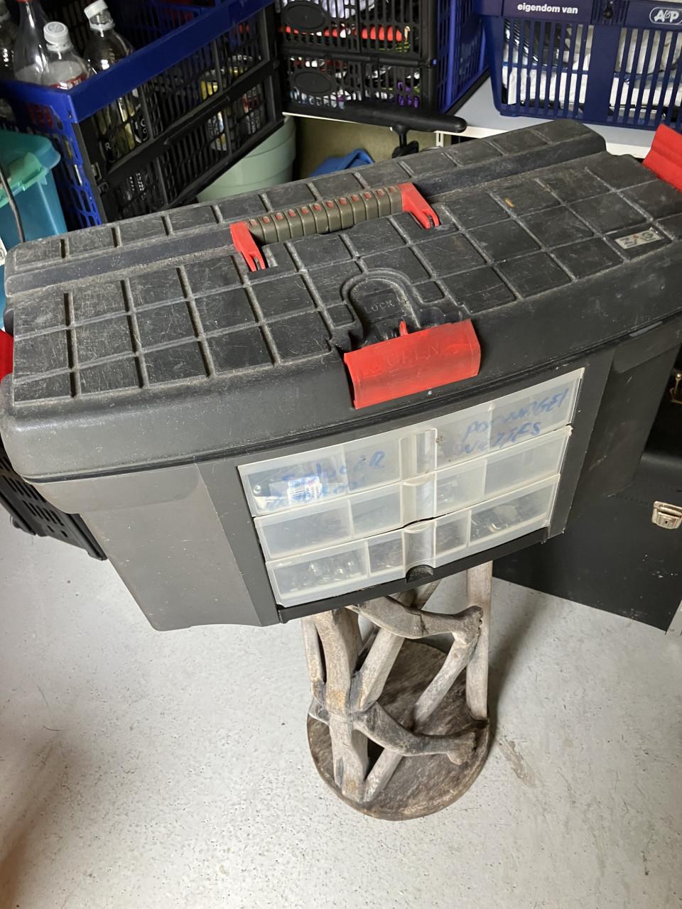 Te koop electrisch en handgereedschap in een koop
