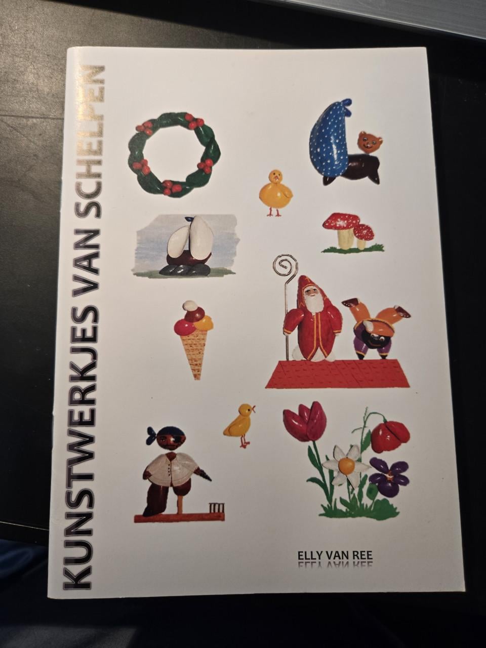 Hobbyboek Kunstwerkjes van schelpen door Elly van Ree. 1e druk 2012