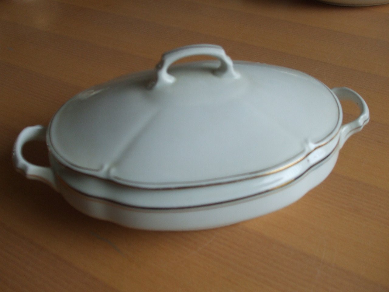 Te koop gedeelte van een goed servies.(z.g.a.n.).