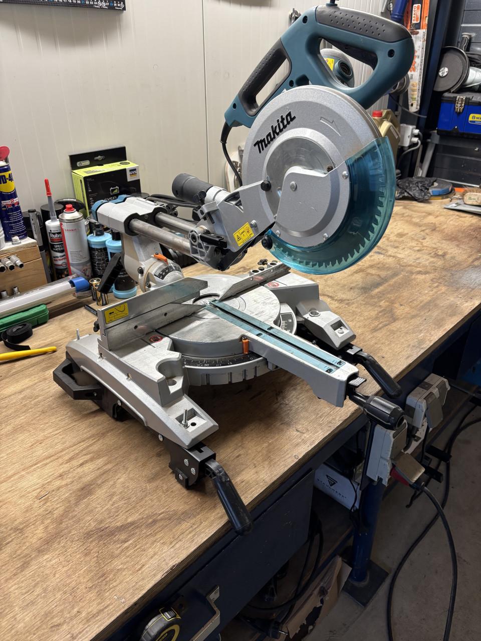 Makita afkortzaag ls1018