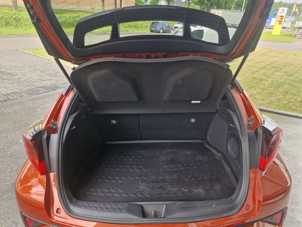 Toyota C-hr 2.0 hybrid launch edition