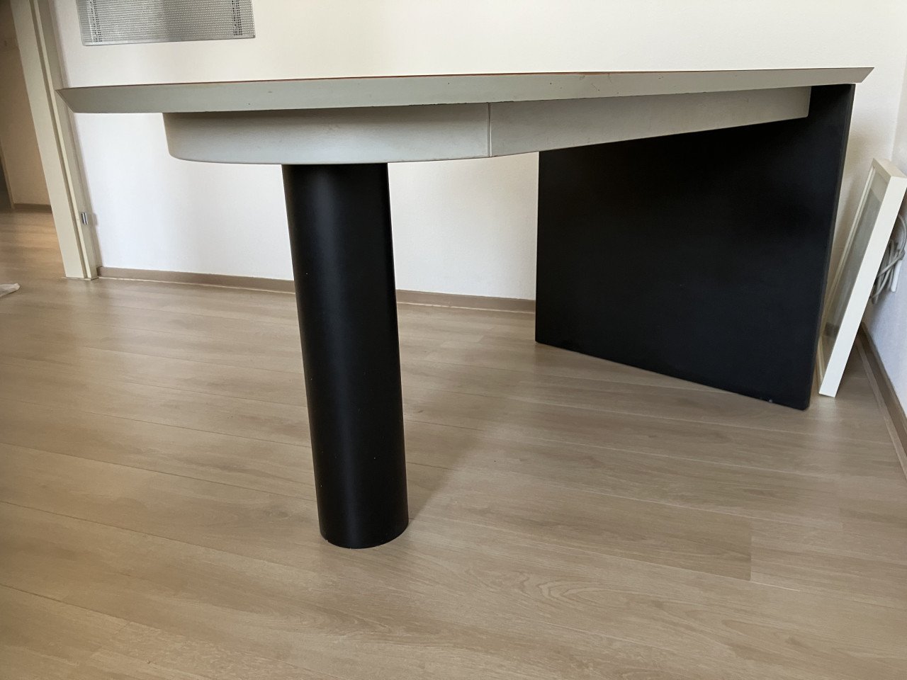 Eetkamertafel met uitschuifbaar passtuk
