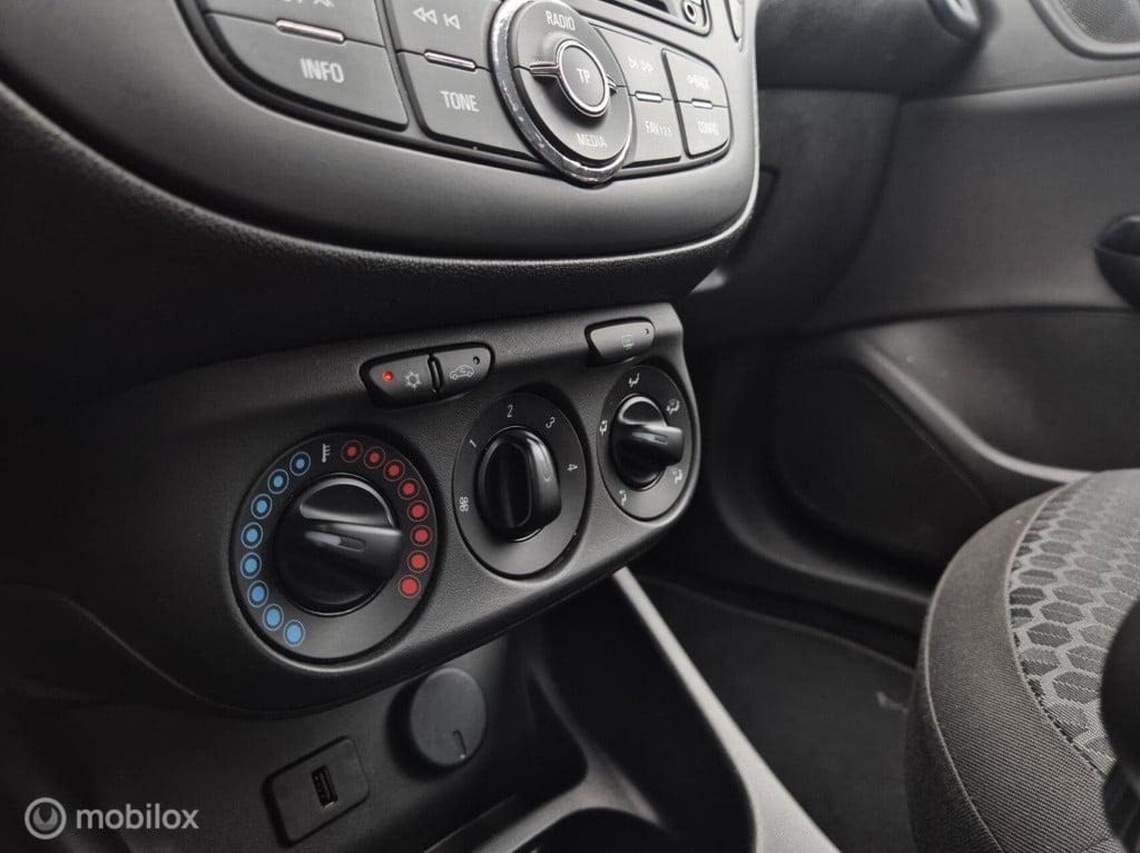 Opel Corsa 1.4 edition / 5- deurs / stuur- stoelverwarming / parkeersensore