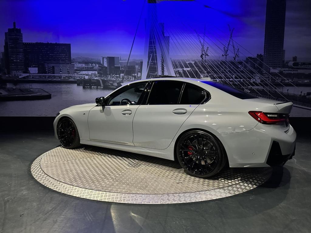 BMW 3-serie 330i m-sport *competitionstoelen*schuifdak*m-sport pro*