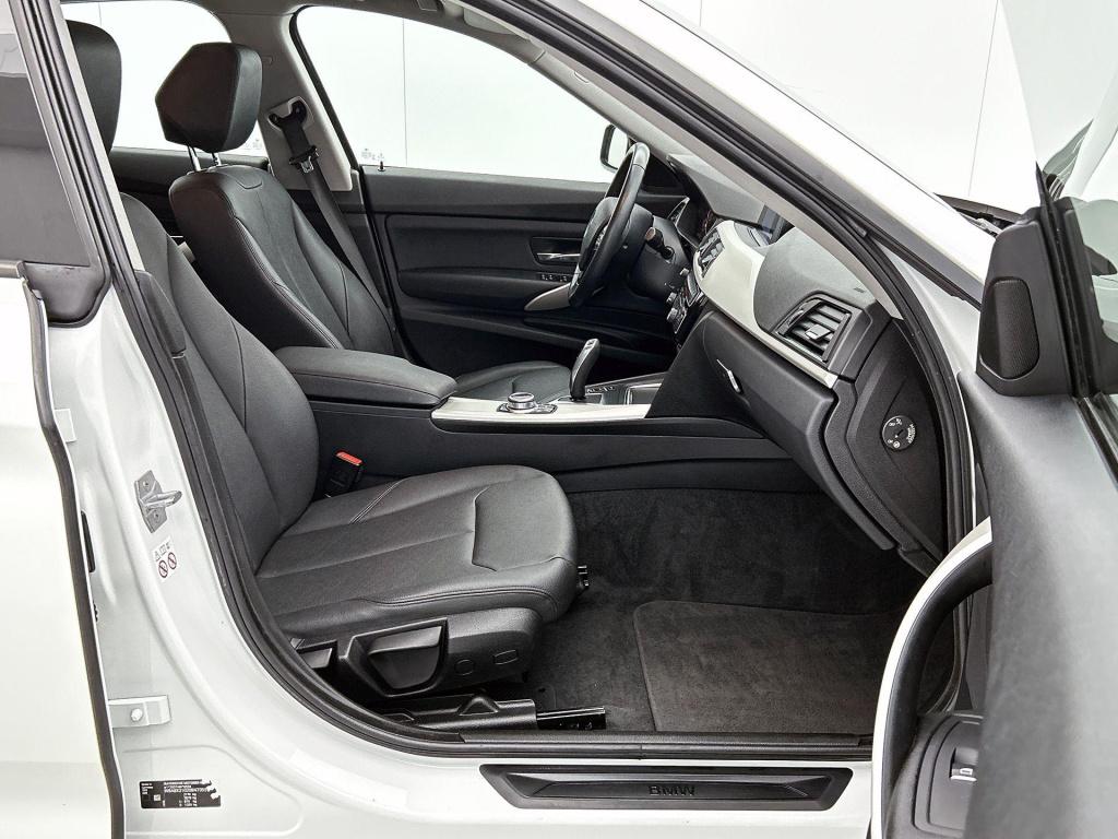 BMW 3-serie 320i xdrive executive | automaat | navigatie | leder | climate 