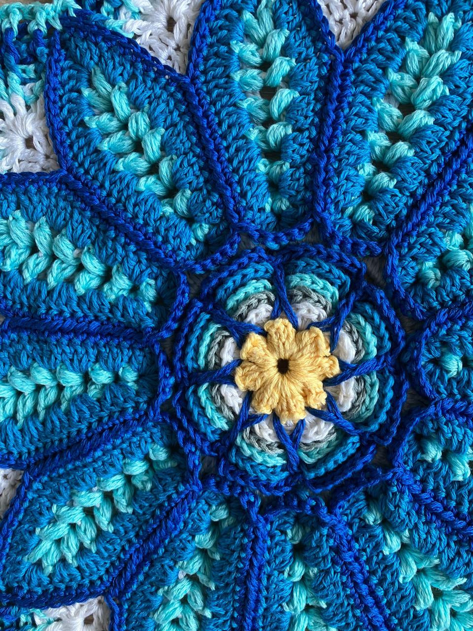 Twee mooie aparte gehaakte kleedjes