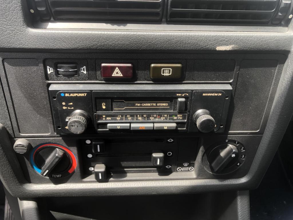 BMW 3-serie 318i 90pk sedan e30