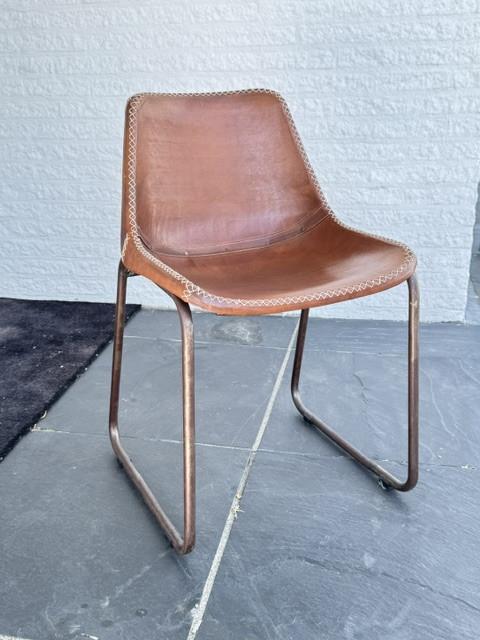 8 stuks lederen eetkamerstoelen