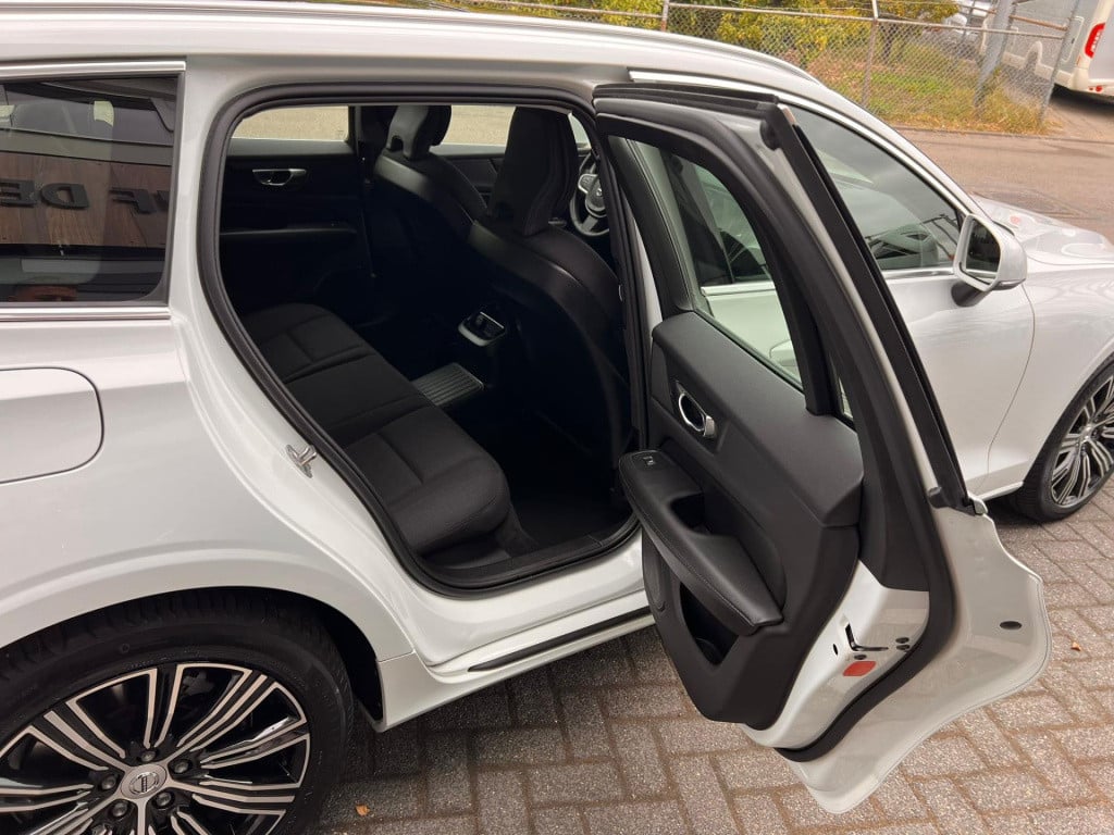 Volvo V60 2.0 t6 recharge awd r-design