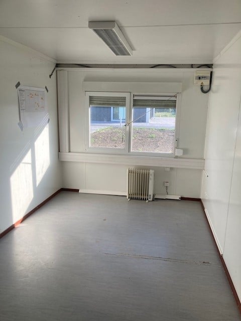 Kantoorunits 4 stuks en toilet unit