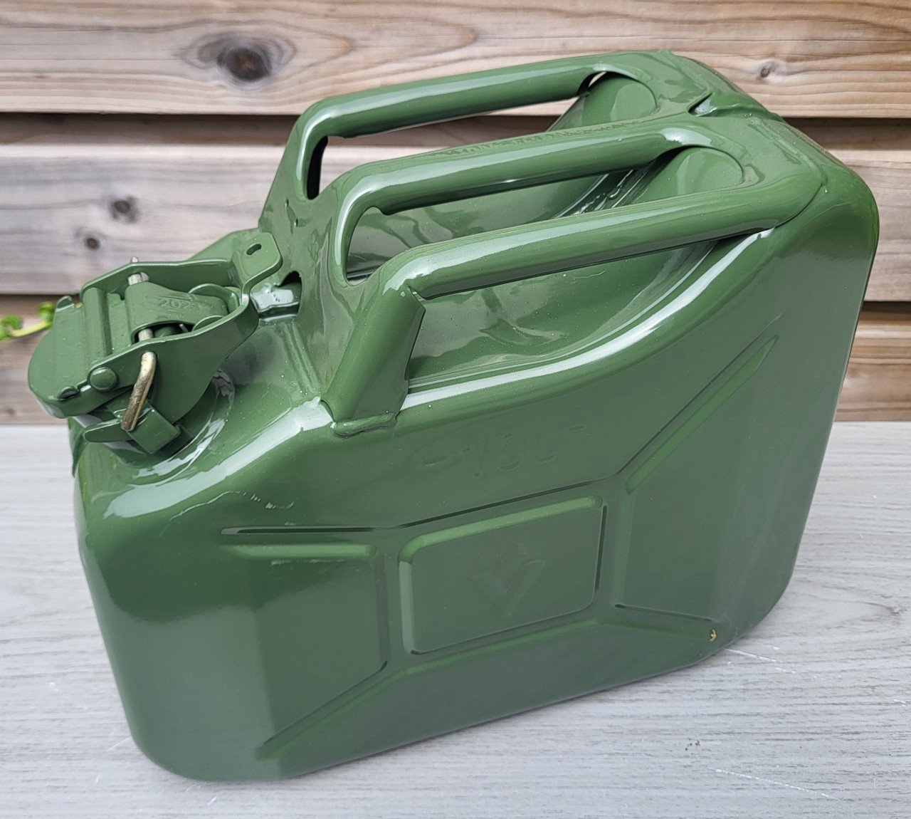 Aangepast: Foetsie kachel, kast, leveler, cobb, gasstel jerrycan, peutlamp