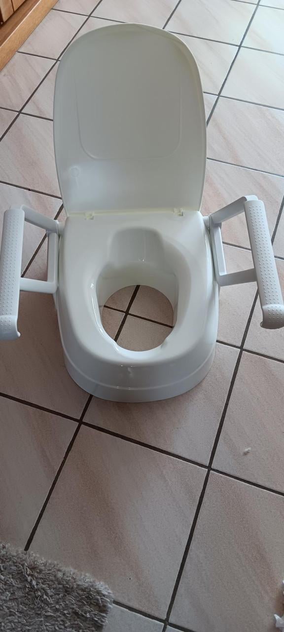 WC-/TOILETVERHOGER (handig voor de wat oudere mensen)