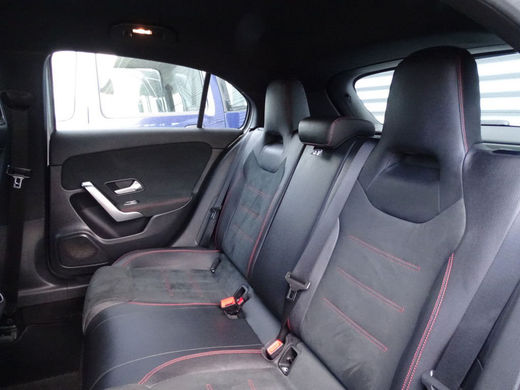 Mercedes-Benz A-Klasse 180 business solution widescreen cockpit