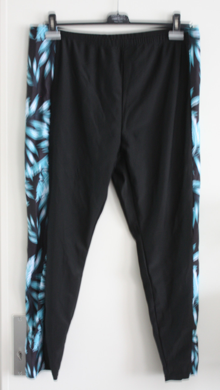 Zwarte sportbroek met blauwe bladeren print maat 4xl