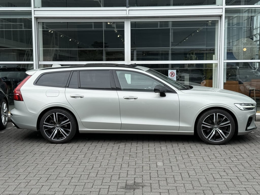 Volvo V60 t6 340pk recharge r-design| panodak| adap.cruise| 360camera| awd