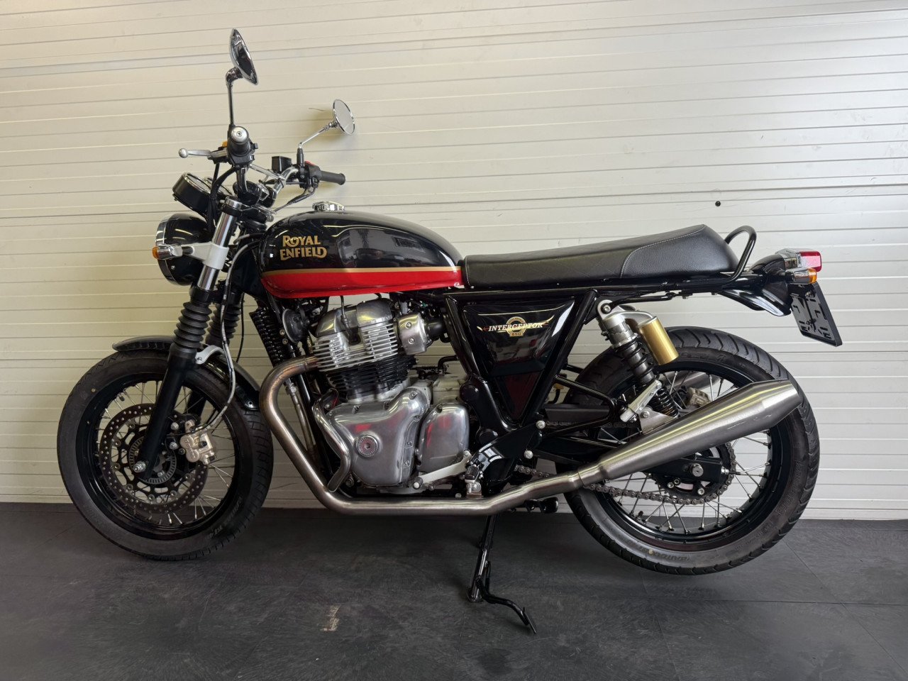Gave en complete Royal Enfield Interceptor 650!