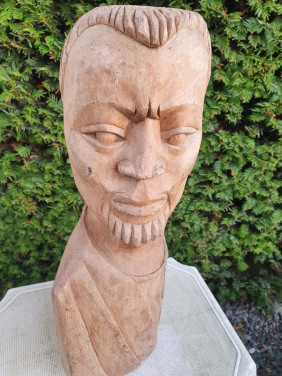 Leuk groot antiek houtsnijwerk beeldje uit indonesie van massief hout
