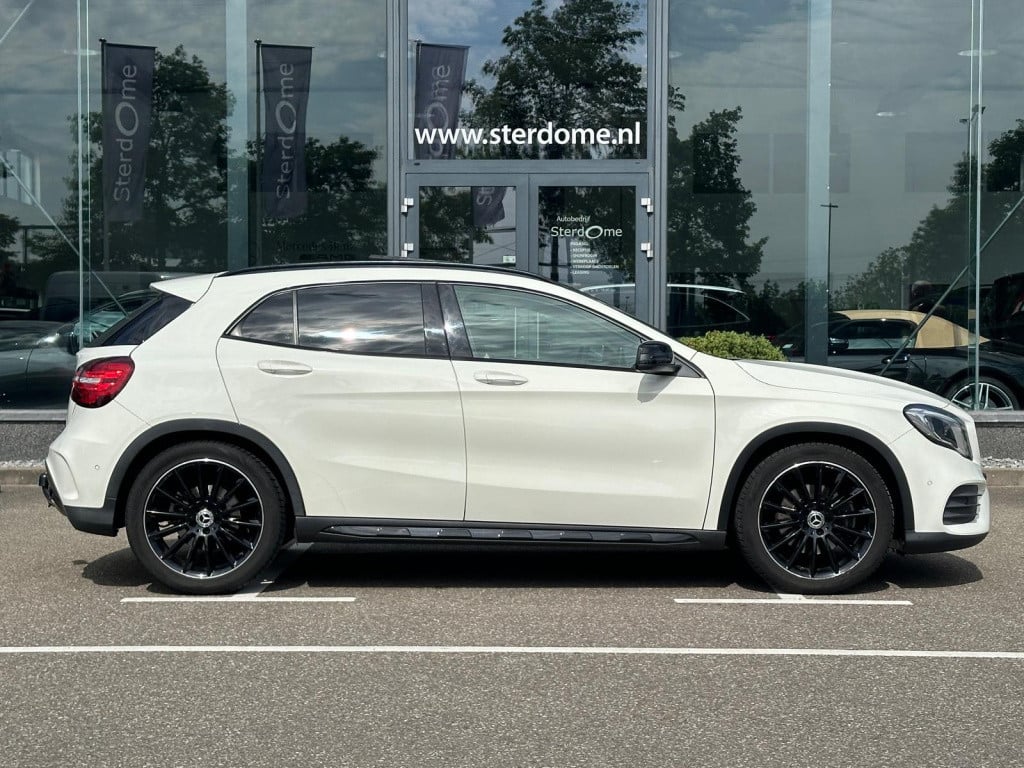 Mercedes-Benz Gla-klasse 250 premium plus l amg-line l panoramadak l led l 