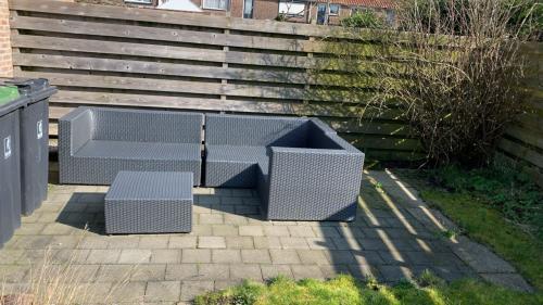 Tuinmeubelen (bank en tafel)