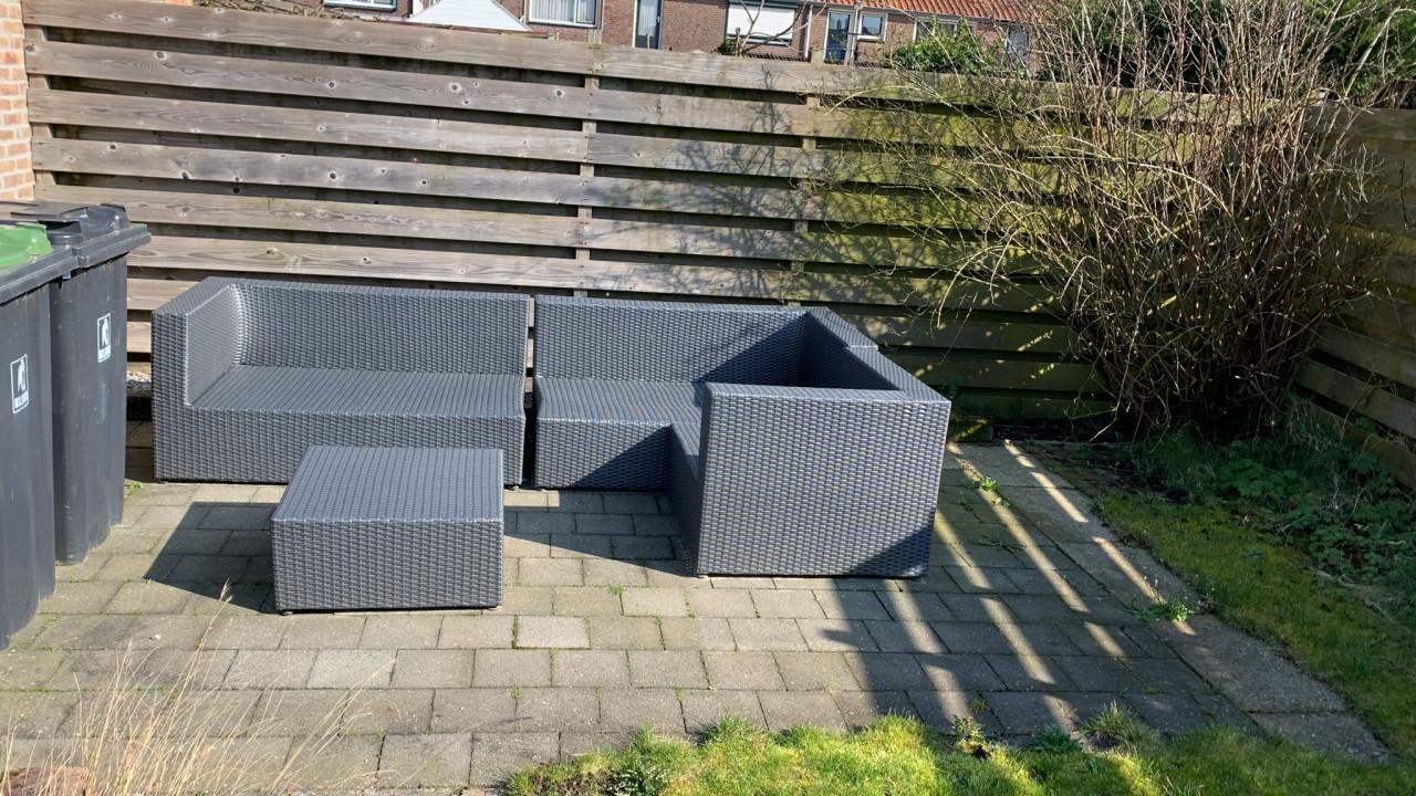 Tuinmeubelen (bank en tafel)