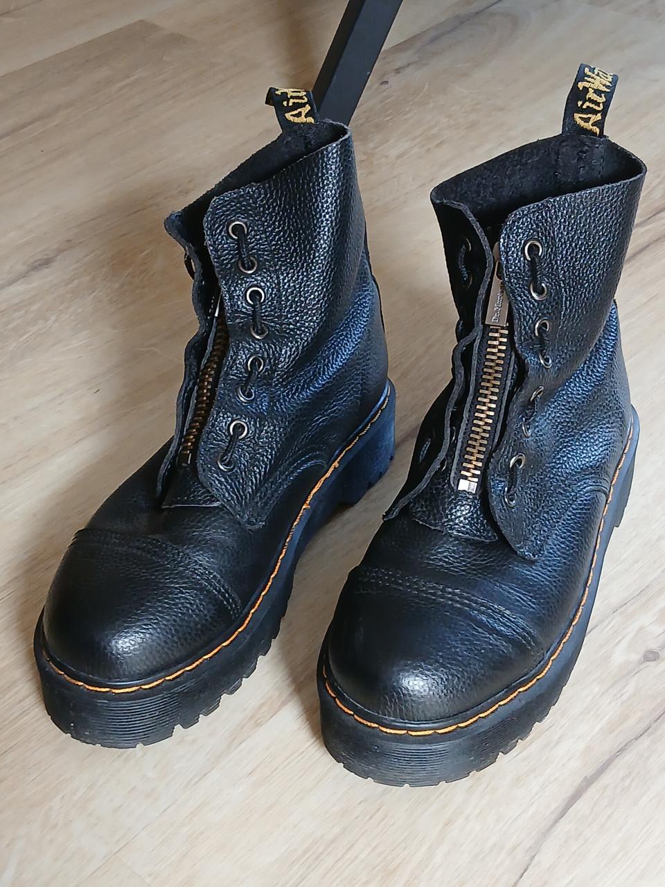Te koop, Dr.Martens