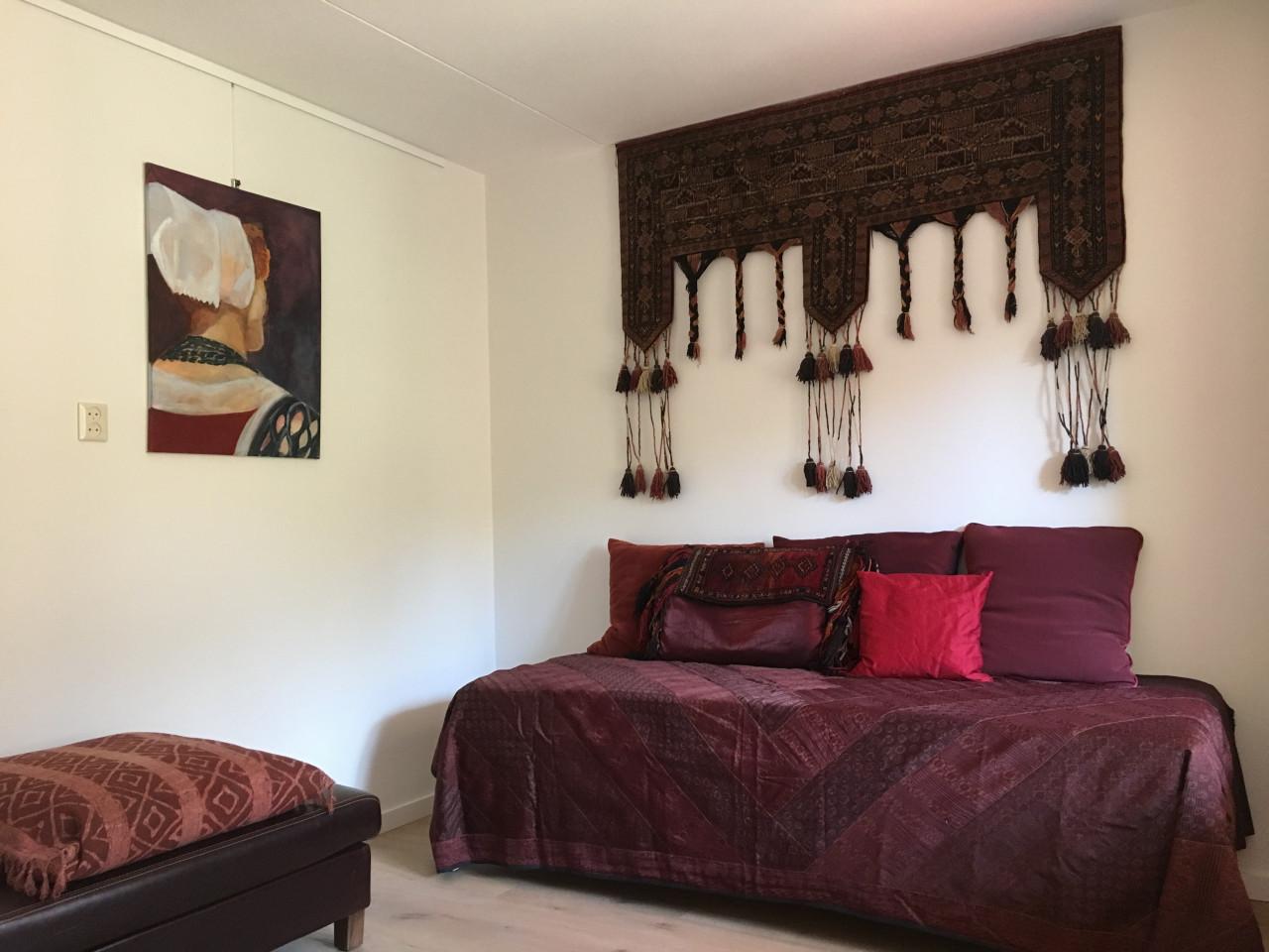 Onderschuifbed, 80 x 200 . 2 bedden in een! Lattenbodems. (Ook als bank!)