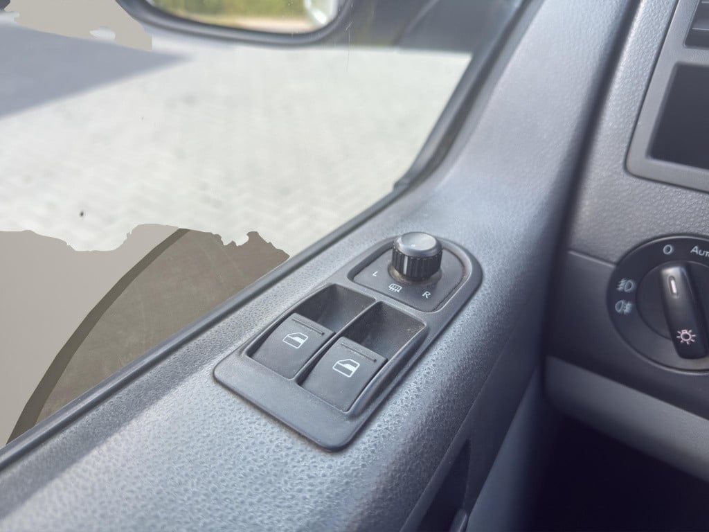 Volkswagen Transporter 2.0 tdi l2h1 airco 140pk stoelverwarming 3 zits