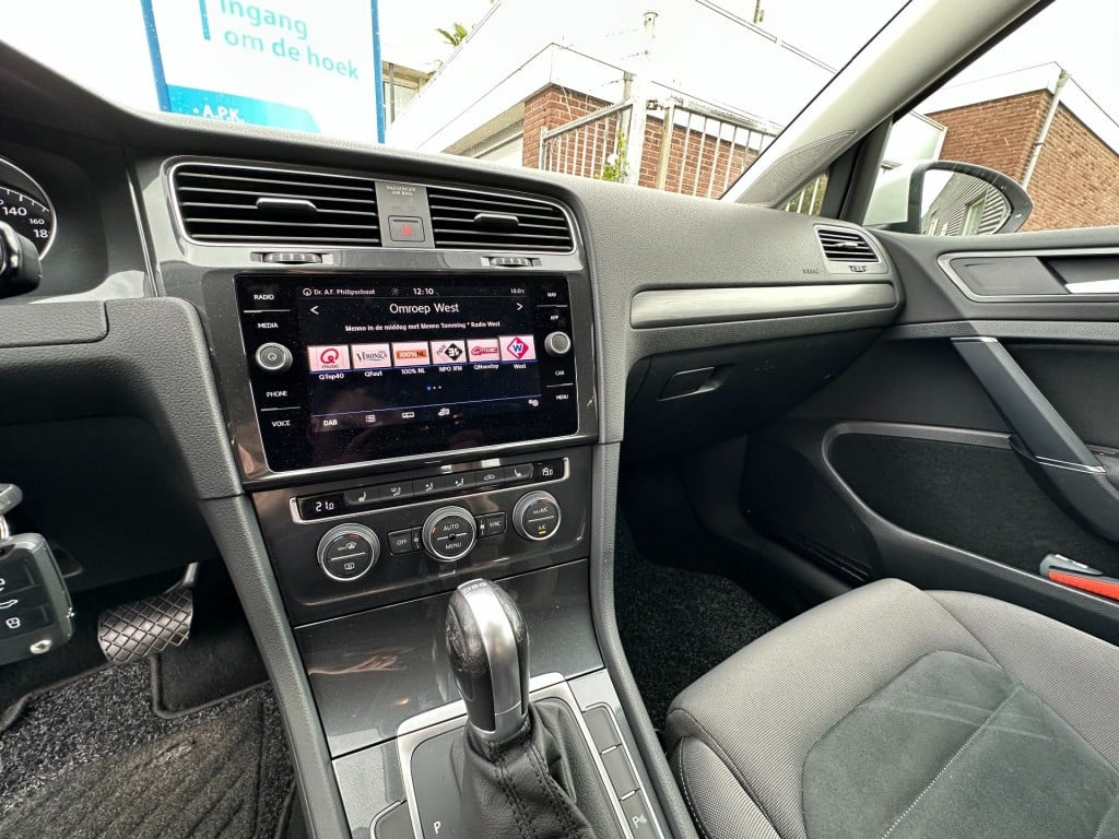 Volkswagen Golf 1.5 tsi comfortline business dsg pdc navi carplay