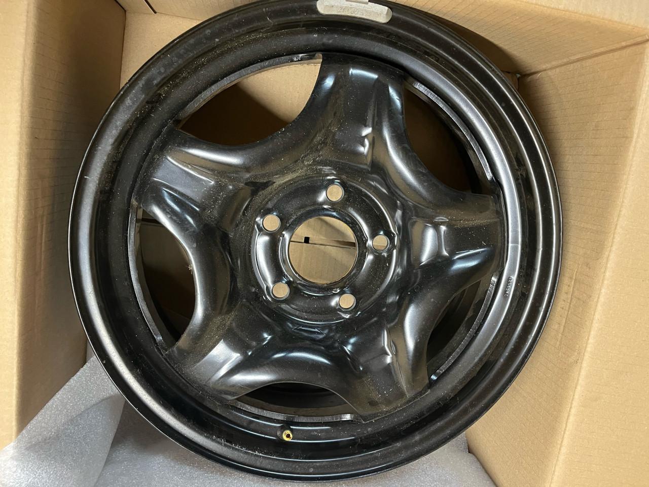 Nieuwe stalen velgen met sensoren Mercedes Citan 2025 met nieuwe wieldopen