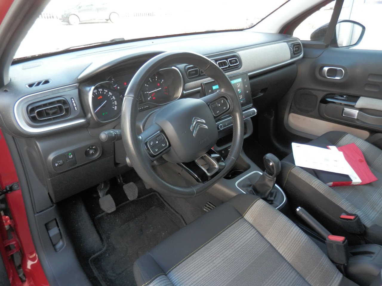 Auto Garant Biedt Aan: Citroen C3 1.2 Pure Tech Feel