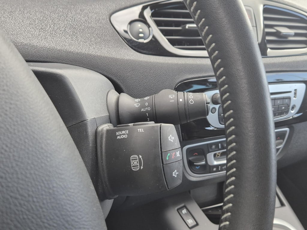Renault Scenic tce 130 bose navigatie, trekhaak, climate control, cruise co