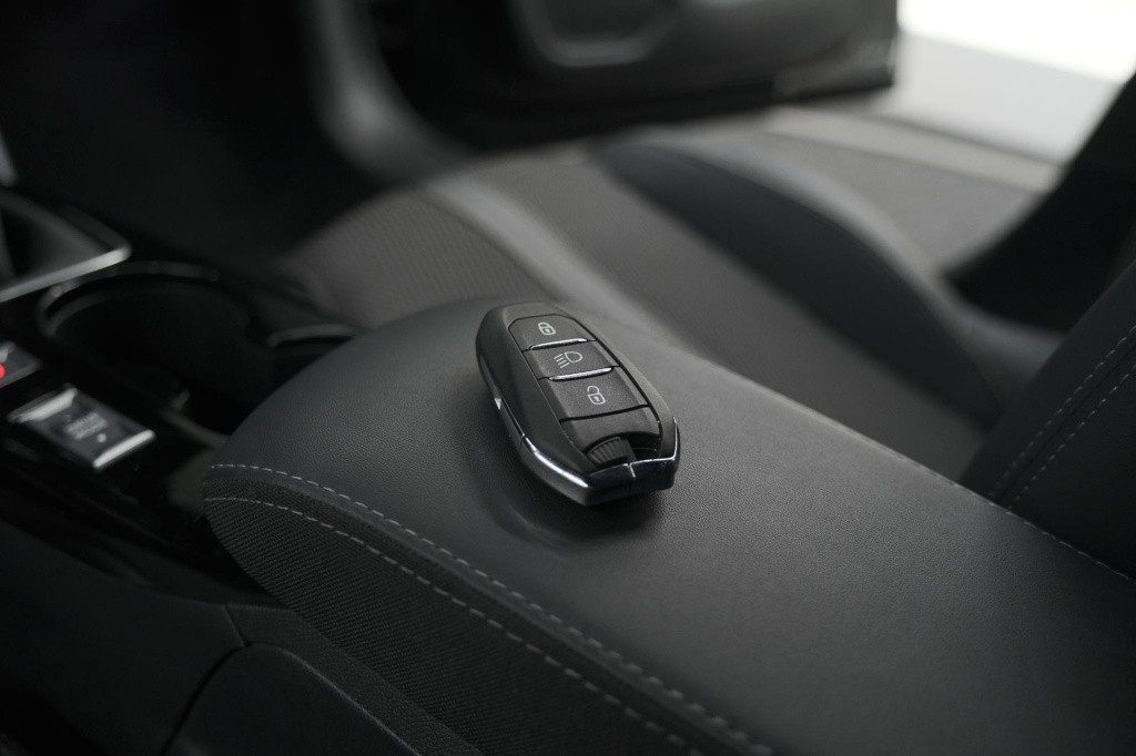 Peugeot 208 puretech 100 gt | camera | navigatie | apple carplay | parkeers