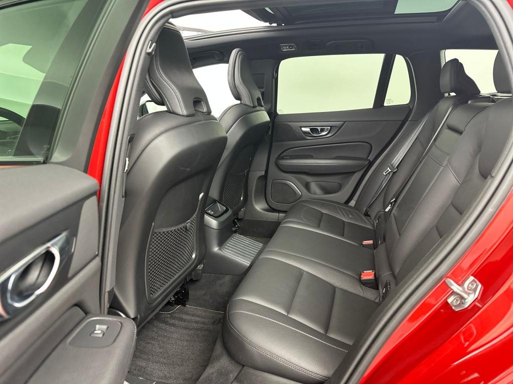 Volvo V60 t8 390pk recharge r-design| pano| 360camera| hud| adap.cruise