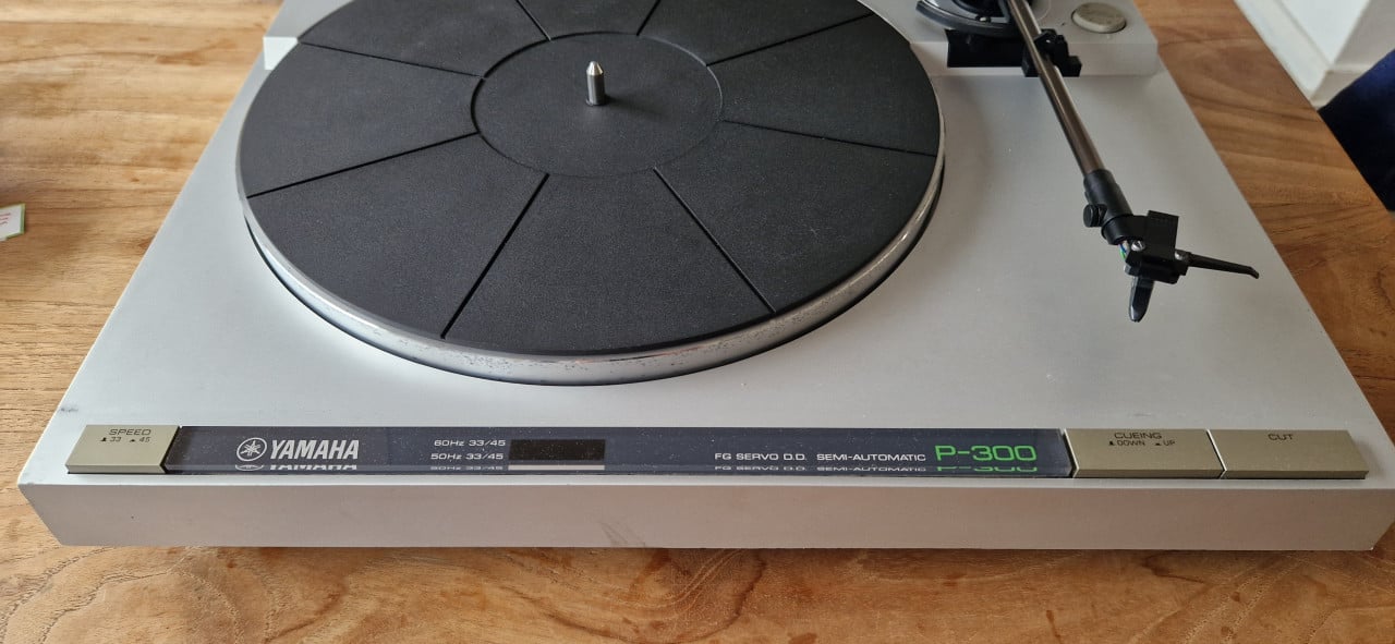 Yamaha P 300 Platenspeler