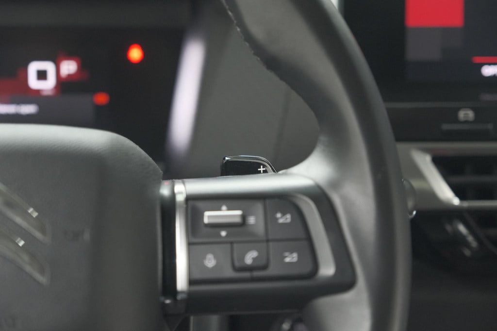 Citroen C4 puretech 130 eat8 shine | camera | head-up display | parkeersens
